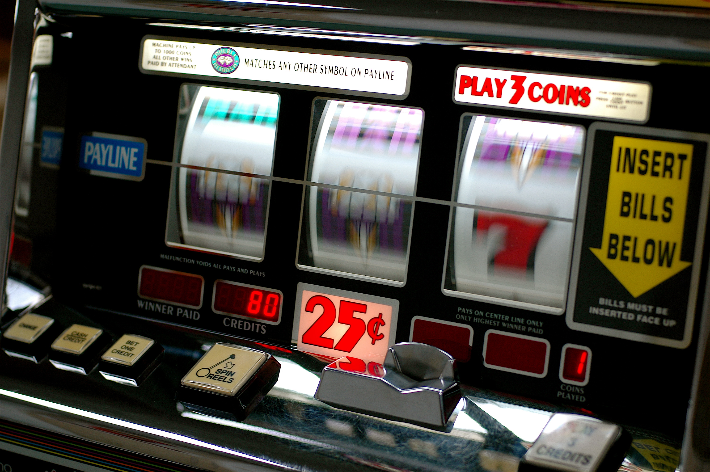 How to win at poker slot machines